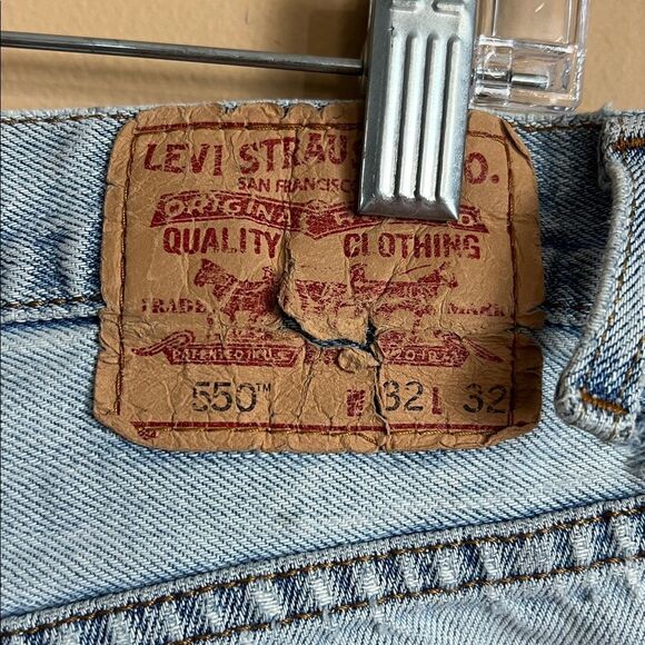 Vintage Levi’s Men’s Size 32/Women’s Size 6 Relaxed Fit 550 Cutoff Wedgie Shorts - Picture 5 of 9